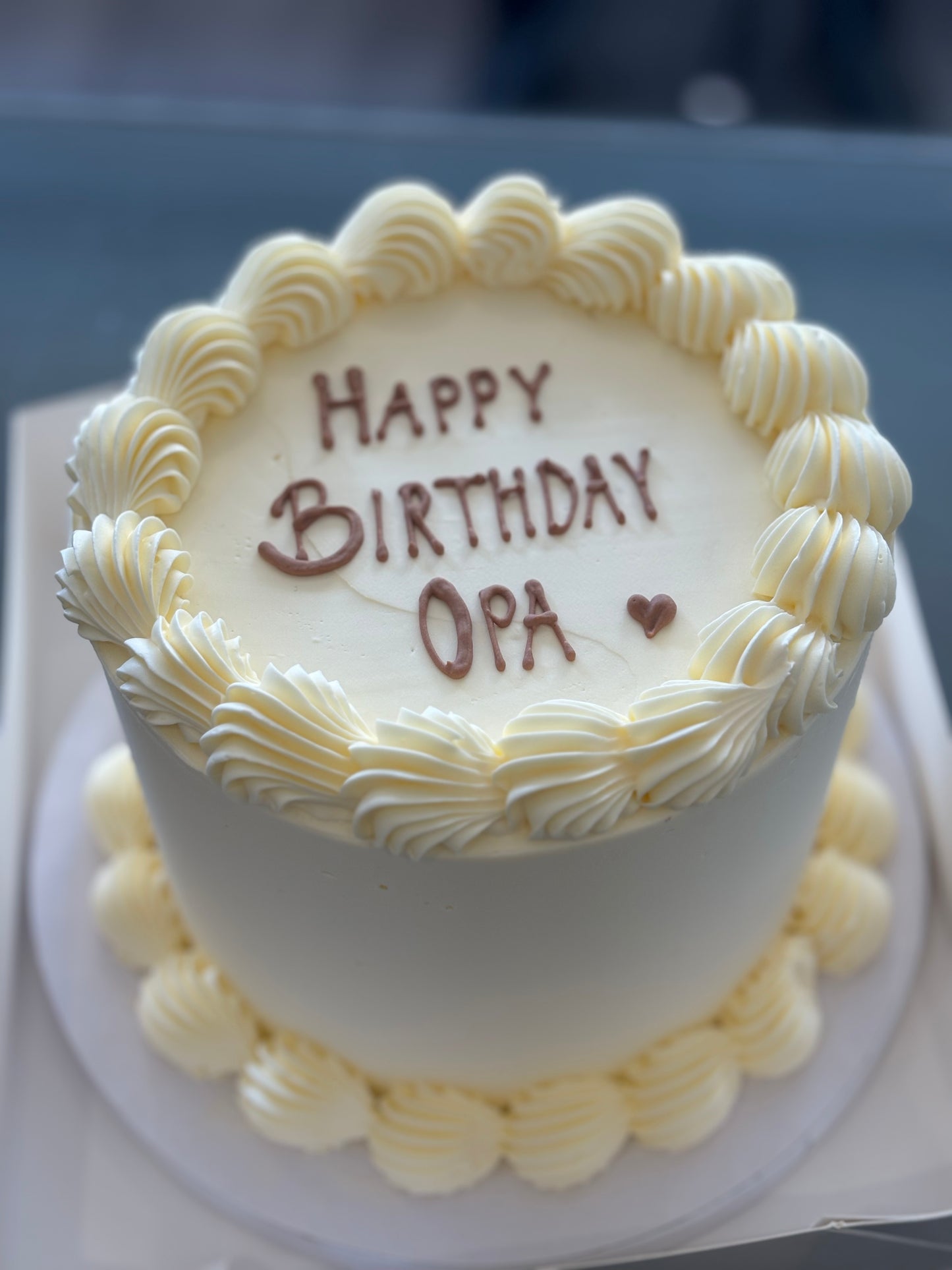 White Vintage Cake